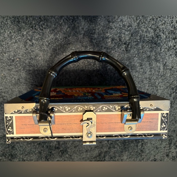 Bueno Wearable Art Casino Cigar Box Purse Handbag Pocketbook - Picture 2 of 5